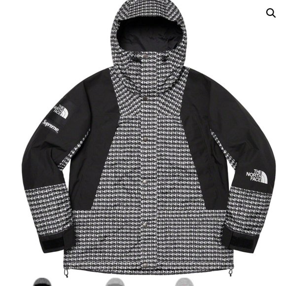 NWT Supreme ®/ The North Face® Studded Mountain Light Jacket (SS21)